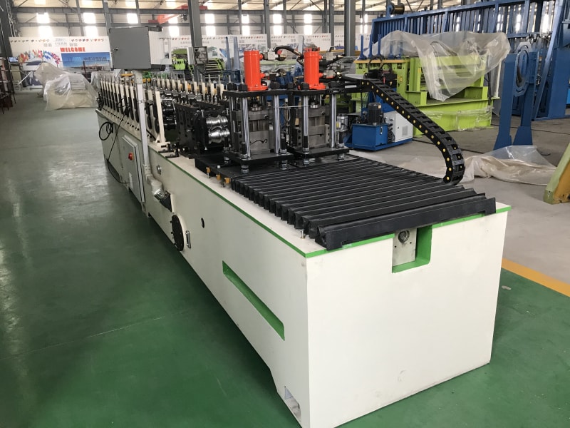 金屬卷簾門(mén)成型機