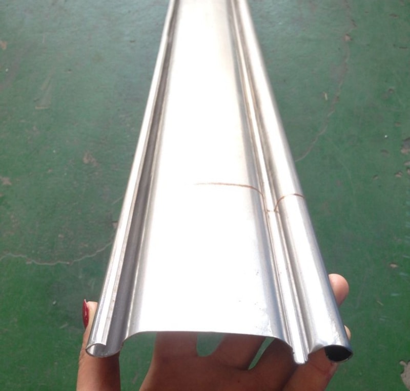 金屬卷簾門(mén)成型機