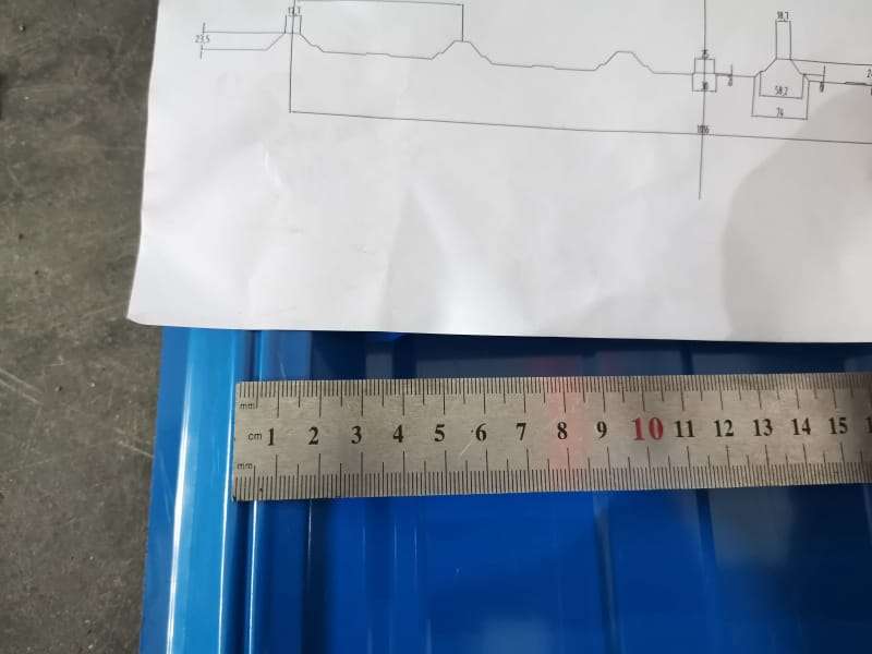 巴拿馬電動(dòng)雙層壓瓦機設備