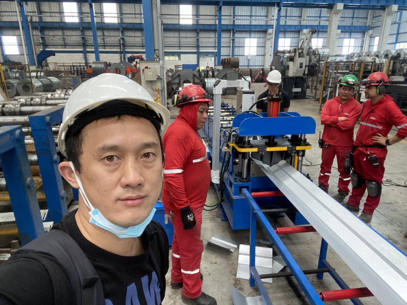 滄州中拓冷彎成型設備彩鋼脊瓦機順利抵達厄瓜多爾推動(dòng)當地產(chǎn)業(yè)革新