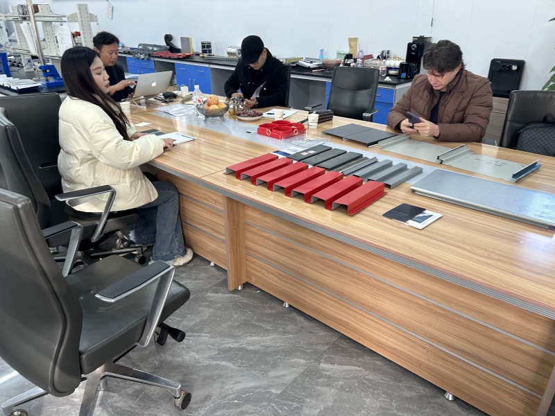 俄羅斯客戶(hù)實(shí)地考察工廠(chǎng)三臺設備成功簽約合作未來(lái)長(cháng)期合作可期