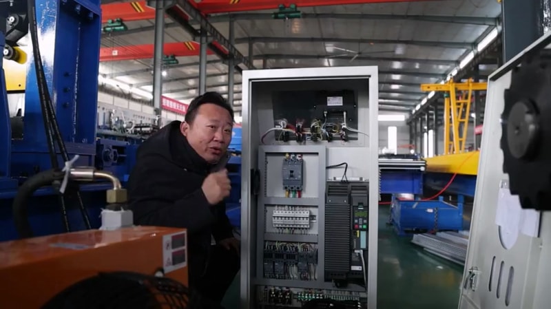 出口巴西樓承板機：探索樓承板機的技術(shù)進(jìn)步從傳統到現代的解析