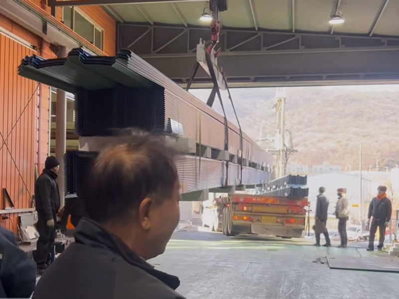 跳出 “內卷” 漩渦！中拓冷彎聯(lián)合韓方研發(fā)光伏屋面板型，邁向綠色能源新時(shí)代