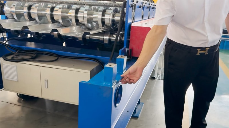 中拓冷彎光伏不銹鋼屋面瓦:科技賦能建筑,助力綠色發(fā)展,從功能單一到 “發(fā)電 + 防護 + 節(jié)能” 中拓冷彎光伏不銹鋼屋面瓦:科技賦能建筑,助力綠色發(fā)展,從功能單一到 “發(fā)電 + 防護 + 節(jié)能”