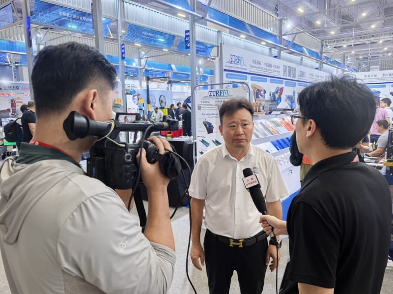 冷彎設備引全球關注,接受央視采訪談中國制造出海,中拓徐總帶隊亮相第 138 屆廣交會! 冷彎設備引全球關注,接受央視采訪談中國制造出海,中拓徐總帶隊亮相第 138 屆廣交會!