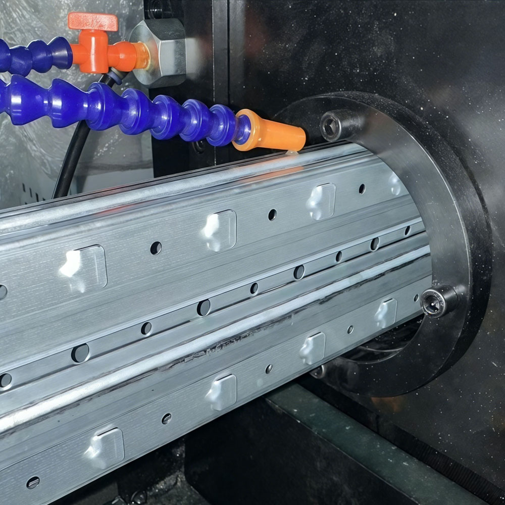 深耕高精度成型技術｜SR-M9030 M9雙機架閉口立柱機，倉儲裝備制造優選方案