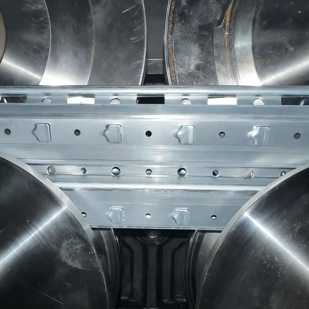 深耕高精度成型技術｜SR-M9030 M9雙機架閉口立柱機，倉儲裝備制造優選方案