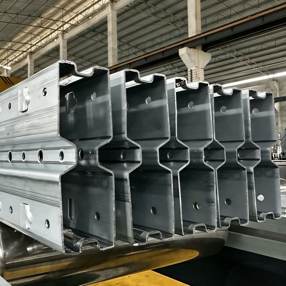 深耕高精度成型技術｜SR-M9030 M9雙機架閉口立柱機，倉儲裝備制造優選方案